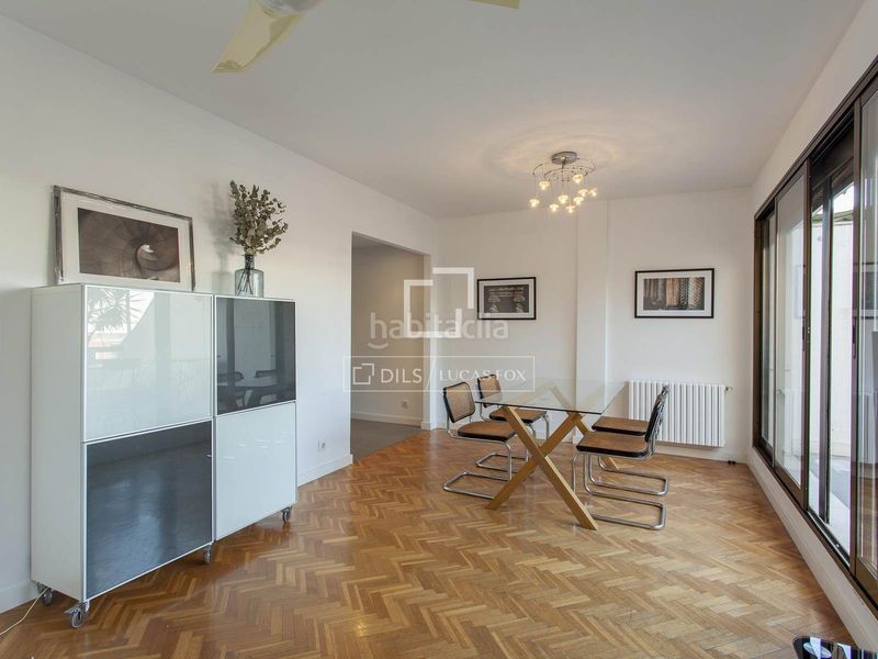 Foto b4584308-580d-40b3-b681-bc874c7af192. Rent penthouse with heating parking in Exposició Valencia