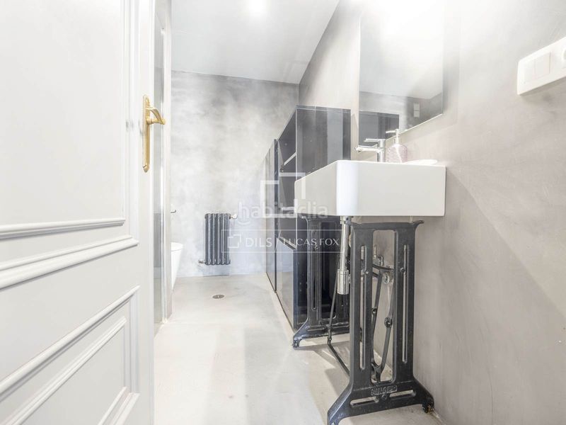 Foto b5333f85-3954-4f16-b9d2-3d91029e513b. Rent penthouse with heating parking in Exposició Valencia