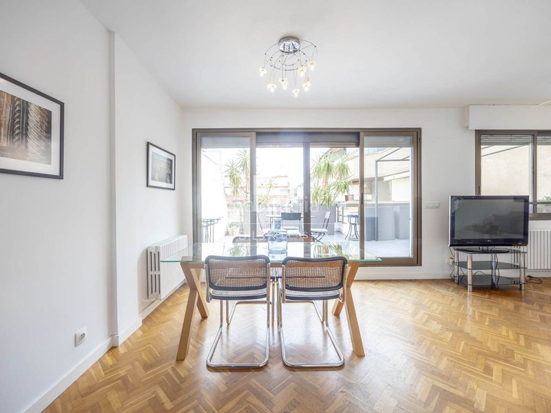 Foto c37f5c14-ec24-49c0-b33e-452de18aa48c. Rent penthouse with heating parking in Exposició Valencia
