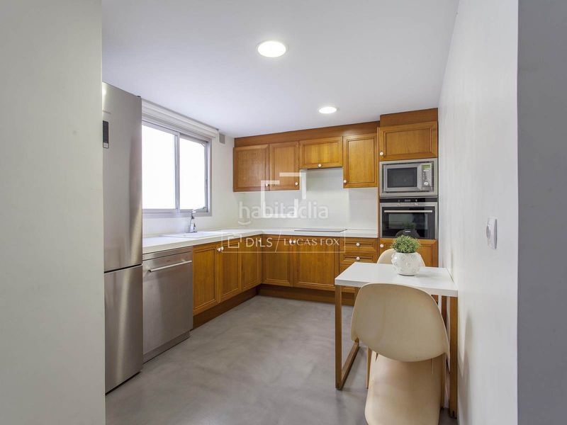 Foto dfc3ecce-9805-4f1c-a0d3-03a3453ea5e0. Rent penthouse with heating parking in Exposició Valencia