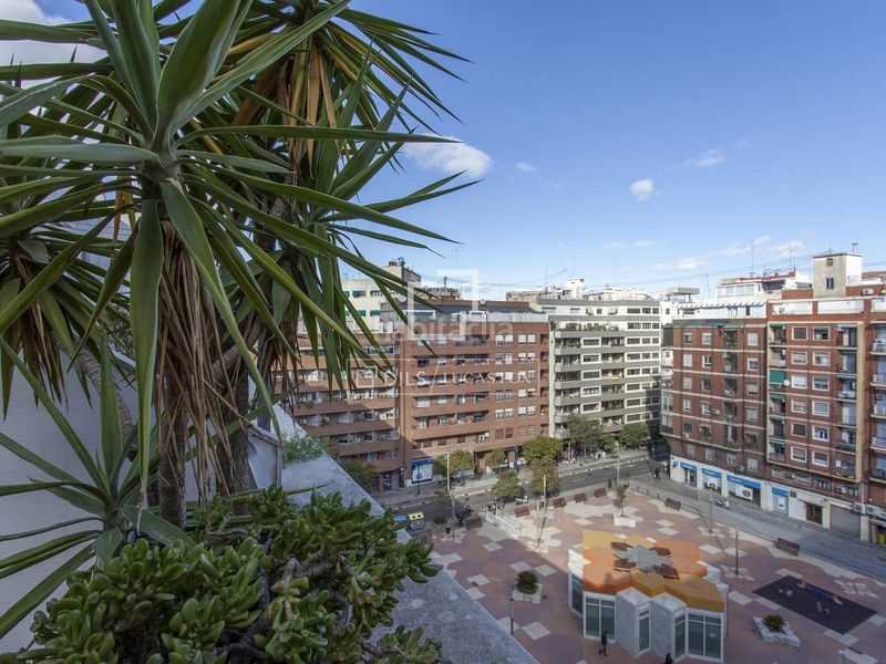 Foto e55cde25-e21b-4c1d-a988-e941b31eb2c1. Rent penthouse with heating parking in Exposició Valencia