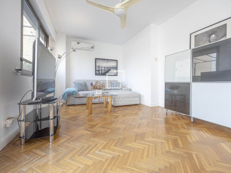 Foto f035ba09-ff69-4faf-974a-abb4abf12afd. Rent penthouse with heating parking in Exposició Valencia