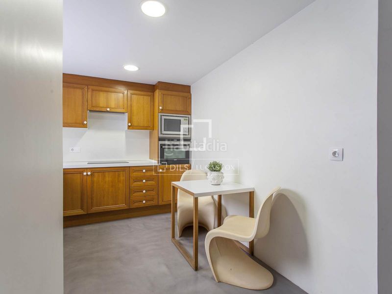 Foto faa5ff99-4f2e-4fd1-a4f7-ca3b3f0841d1. Rent penthouse with heating parking in Exposició Valencia