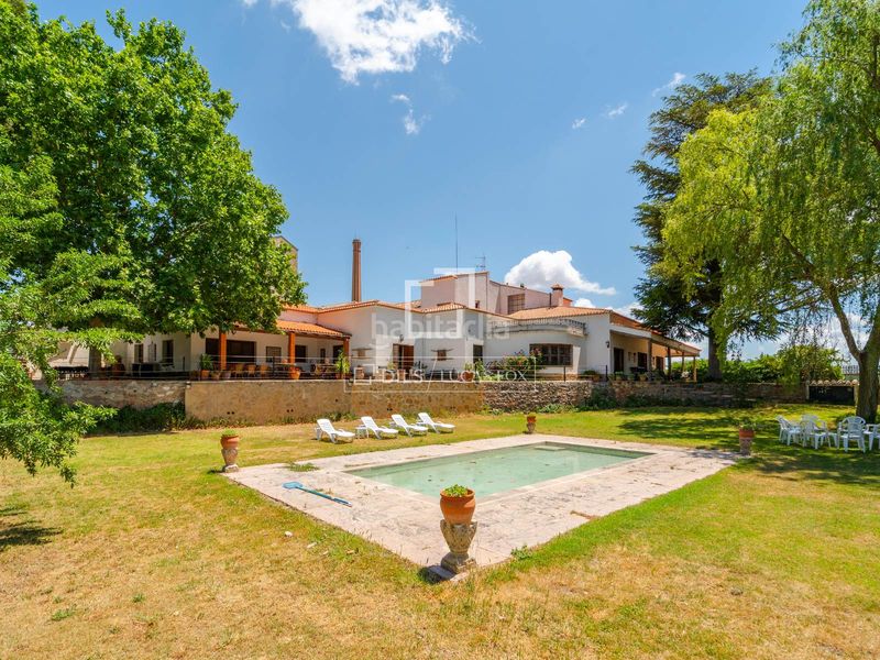 Foto b315e421-fb1b-4bf9-a177-80e5a496132c. Masia amb calefacció aparcament piscina a Requena