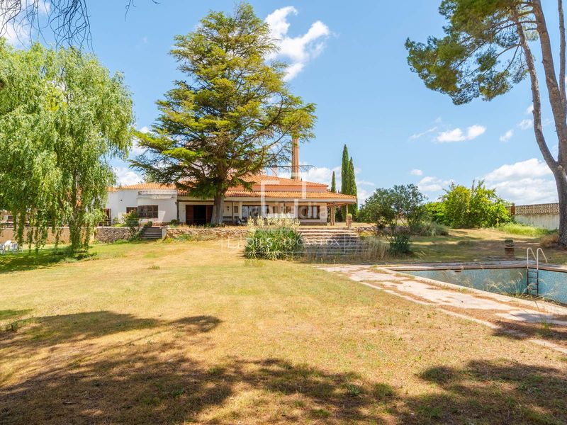 Foto b6e14fd0-6d30-4479-a9e9-23e76423d027. Masia amb calefacció aparcament piscina a Requena