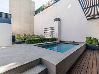 Attique à Palacio. Ático único en palacio con plaza de garaje, trastero y una luz n