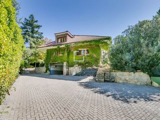 Xalet a Urbanización La Moraleja. Exclusiva casa con gran parcela en venta en la moraleja
