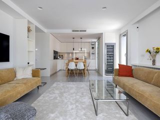 Rent Penthouse in Sants. Alquiler temporal vacacional. disponible a partir de agosto para