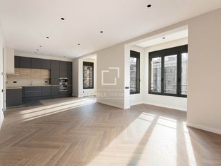 Pis a Dreta de l´Eixample. Piso en excelentes condiciones de 3 dormitorios en venta en eixa
