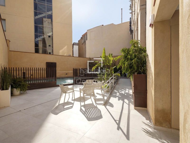Foto b13e30d3-5d6f-44f9-89c8-2eb917f29005. Pis amb piscina a Raval Barcelona