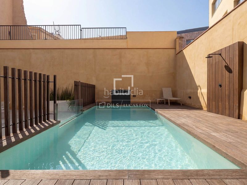 Foto caa16c80-121b-4371-b700-36467a728be3. Pis amb piscina a Raval Barcelona