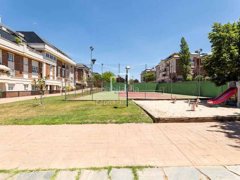 Foto dbad3dc6-c047-4c87-a500-f72f08876387. Àtic amb aparcament piscina a Golf-El Carralero Majadahonda