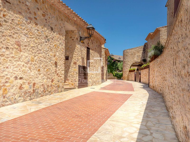 Foto cec50492-283f-4316-b751-65b7afbba2c8. Xalet amb calefacció aparcament piscina a residencial Begur-esclanyà Begur