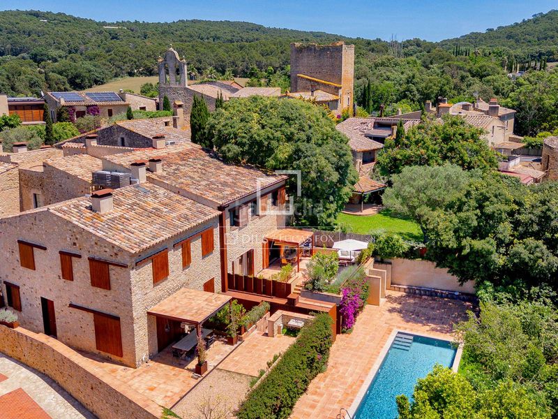 Foto fe86222e-d2c3-4c5e-8262-ce1eab478c14. Xalet amb calefacció aparcament piscina a residencial Begur-esclanyà Begur