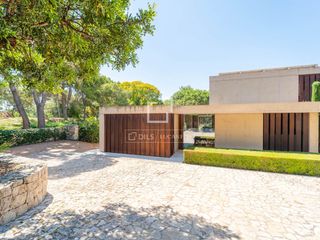 Rent Chalet in Rocafort. Casa en excelentes condiciones de 3 dormitorios en alquiler en s