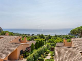 Chalet in Fornells-Aiguablava. Acogedora casa mediterránea de 3 dormitorios con vistas frontale