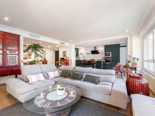 Piso en Monte el Pilar. Piso en planta baja con jardín y 4 dormitorios en venta en majad