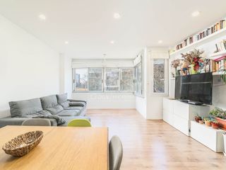 Piso en Poblenou. Piso de 3 dormitorios en venta en poblenou, barcelona