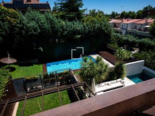 Rent Chalet in El Soto de la Moraleja. Exclusiva casa adosada recién reformado en alquiler en el soto d