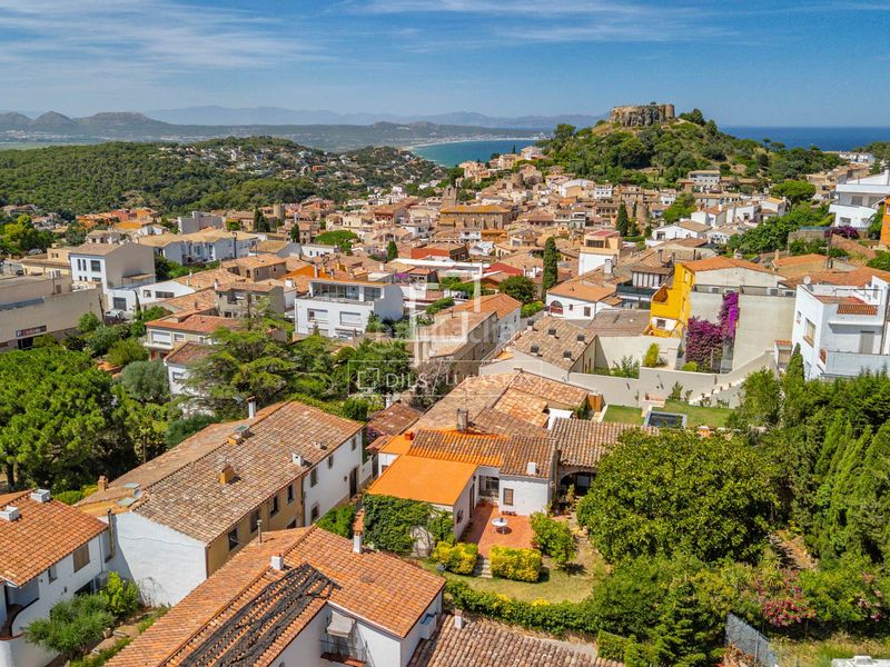 Foto bac8414d-cd4b-4e15-842a-741b5856300a. Xalet amb aparcament a Begur Begur