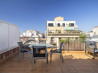 Affitto Attico in L´Antiga Esquerra de l´Eixample. Magnífico ático  en alquiler, con terraza, muebles, 3 habitcaion