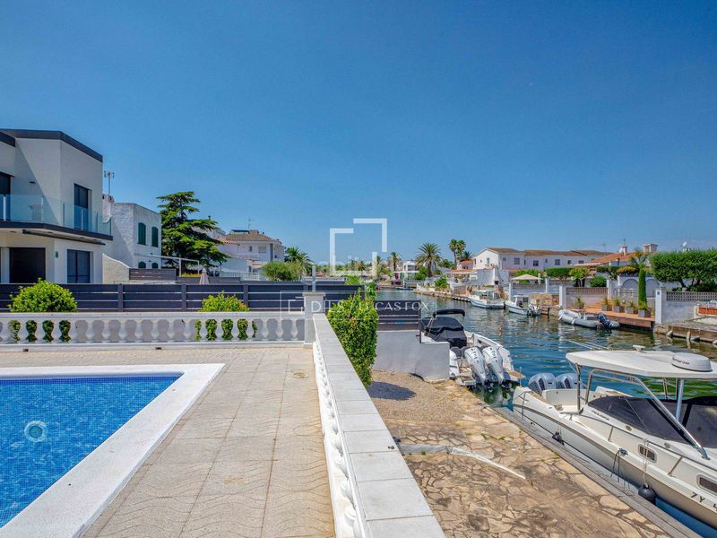 Foto 0a295609-040a-4379-b215-5a55ab3b1f5a. Xalet amb aparcament piscina a Francolí - Freser - Noguera Empuriabrava