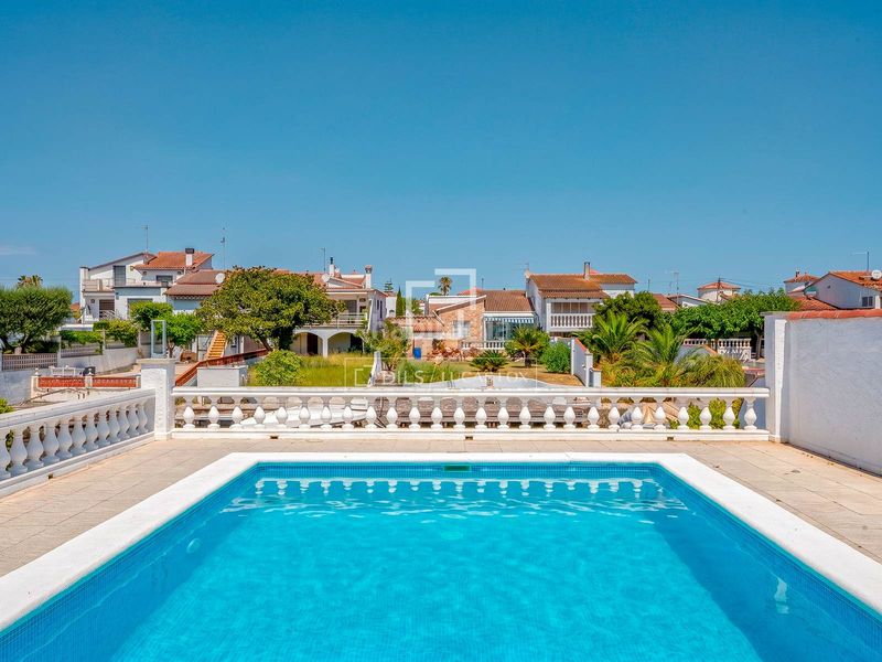 Foto 9b05d49a-ab6e-4fa3-bee2-25ce6e316d6c. Xalet amb aparcament piscina a Francolí - Freser - Noguera Empuriabrava