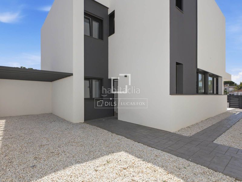 Foto 5bdc50a0-71d1-4517-8eb0-fe554d1a3e75. Xalet amb calefacció aparcament piscina a Requesens Empuriabrava