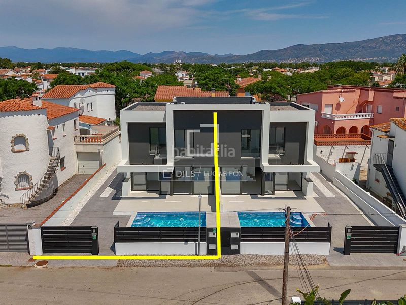 Foto c3f7f6cf-af94-421e-a4e3-1e7971a05f23. Xalet amb calefacció aparcament piscina a Requesens Empuriabrava