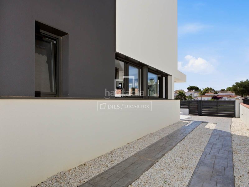 Foto f313840f-c435-46fb-b543-1925b13d05c8. Xalet amb calefacció aparcament piscina a Requesens Empuriabrava