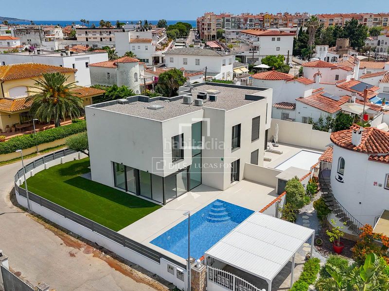 Foto 4e3f7346-a39d-4fb4-adfa-beff83beb1a3. Xalet amb calefacció aparcament piscina a Requesens Empuriabrava