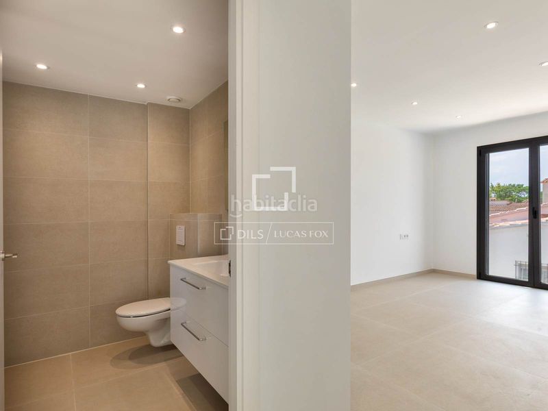 Foto cee00c0a-970f-4275-a023-e7dea788bf97. Xalet amb calefacció aparcament piscina a Requesens Empuriabrava
