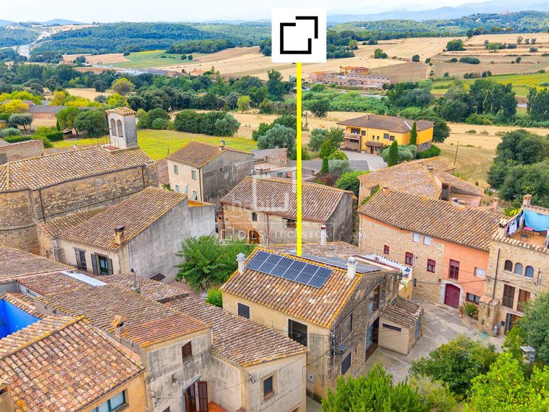 Foto f7ac8996-3d51-4a15-b51e-563f9baaa9be. Masia a Bàscara