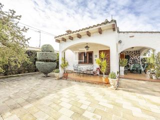 Chalet à El Carme-Sant Agustí-Bonavista. Casa  villa de 3 dormitorios en venta en la eliana, valencia