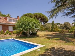 Xalet a Supermaresme. Fantástica casa con gran parcela y vistas al mar en sant vicenç