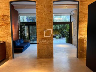 Büro in Centre. Local comercial de diseño con jardín privado en el corazón de si