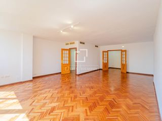Lloguer Pis a Exposició. Piso excelentes condiciones de 2 dormitorios y despacho con 2 ba