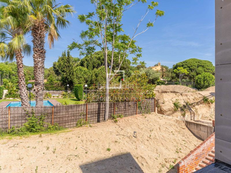 Foto b5d23dfa-40ce-45c5-922b-3c5a1728c095. Xalet amb calefacció aparcament piscina a Fenals Lloret de Mar