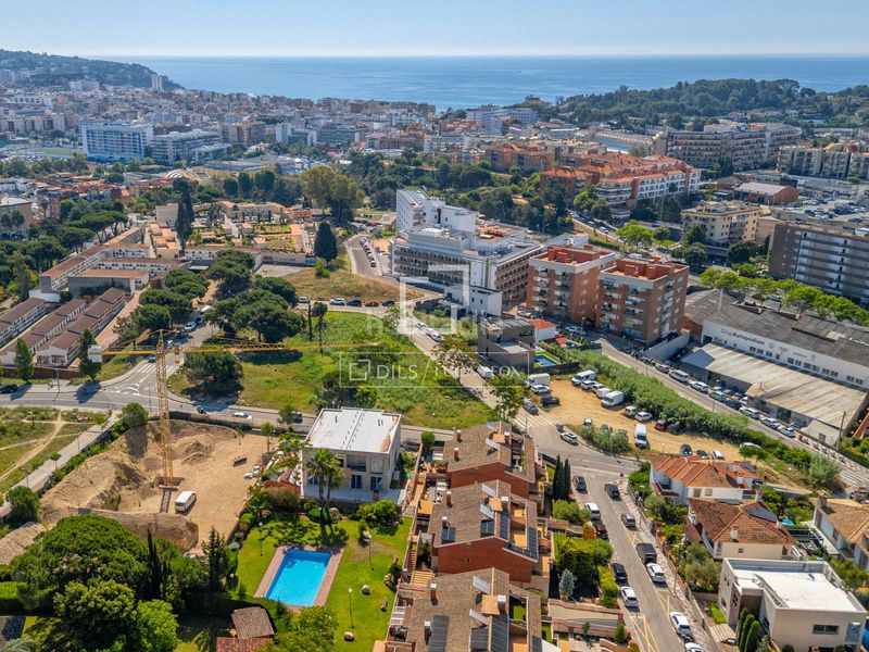 Foto d59272a3-ad30-423a-8289-d6a45e80f9f2. Xalet amb calefacció aparcament piscina a Fenals Lloret de Mar