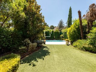 Xalet a Carretera del Plantío. Adosado de 7 dormitorios con 300m de jardín en venta en majadaho