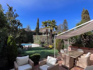 Xalet a Carretera del Plantío. Adosado de 7 dormitorios con 307m de jardín en venta en majadaho