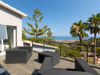 Chalet in Premià de Dalt. Casa con impresionantes vistas al mar y licencia turistica en ve