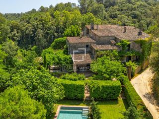Bauernhof in Madremanya. Casa de piedra centenaria con jardín privado situada en un peque