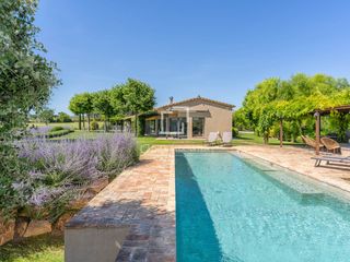 Chalet in Tallada d´Empordà (La). Villa de una sola planta con vistas al campo en venta en baix em