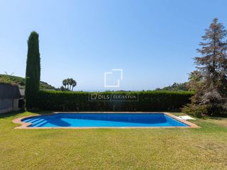 Xalet a Santa Maria Balís - Can Riera - Can Jordi. Cómoda villa de una planta con vistas al mar en la exclusiva urb