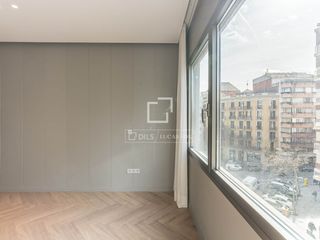 Pis a Fort Pienc. Piso en excelentes condiciones de 3 dormitorios con 7m terraza e