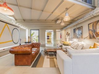 Loft in Vila de Gràcia. Piso en excelentes condiciones con un dormitorio y terraza de 20