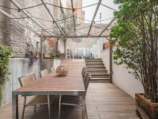 Chalet in Sants. Casa excelente de 3 dormitorios con 53m terraza, piscina y barba