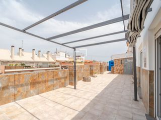 Rent Penthouse in La Raïosa. Exclusivo ático con amplia terraza privada en patraix