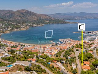 Chalet in Port de la Selva (El). Exclusiva propiedad compuesta por dos casas independientes con v